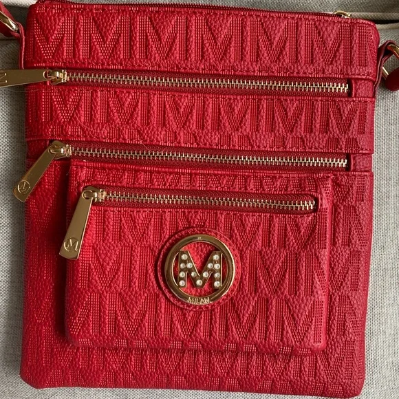 Elegant Red Crossbody Bag with Gold Accents - Picture 4 of 5